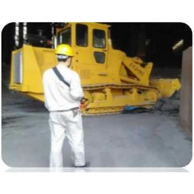 Steel plant crawler type remote control slag remover